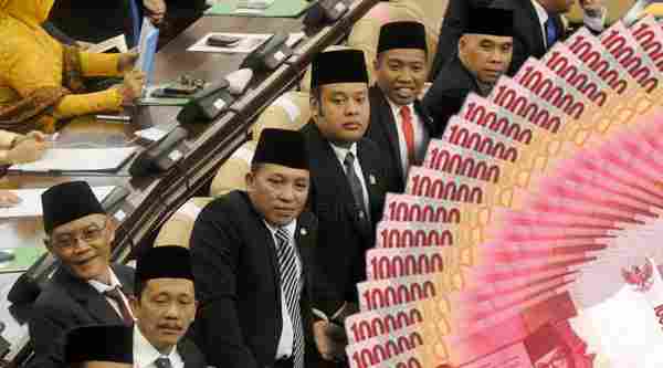 DPRD naik gaji