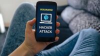 ilustrasi ponsel terinfeksi malware android (iStock from Getty Images/ CarmenMurillo)