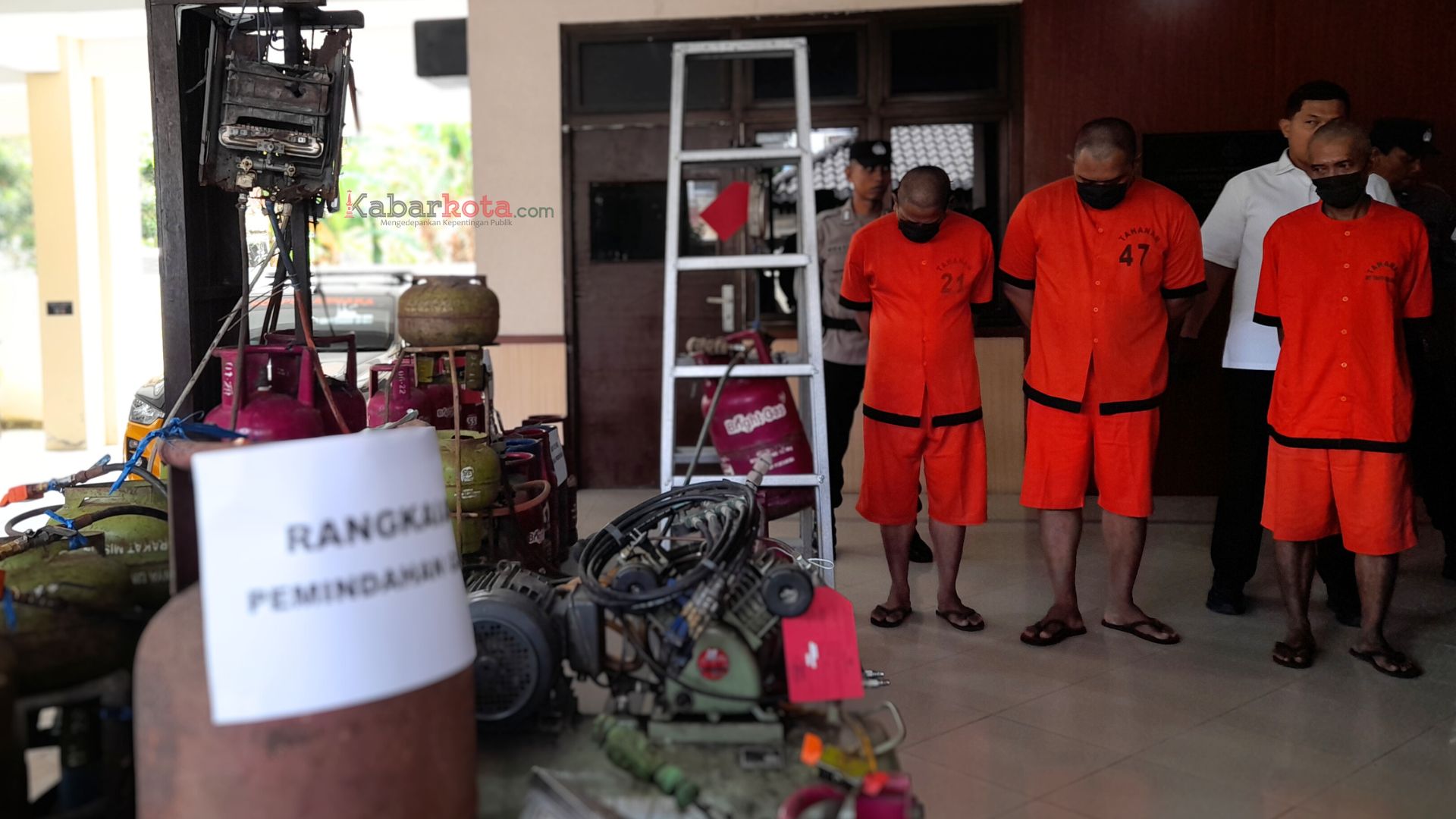 Desain tanpa judul - 2025-04-23T215642.914