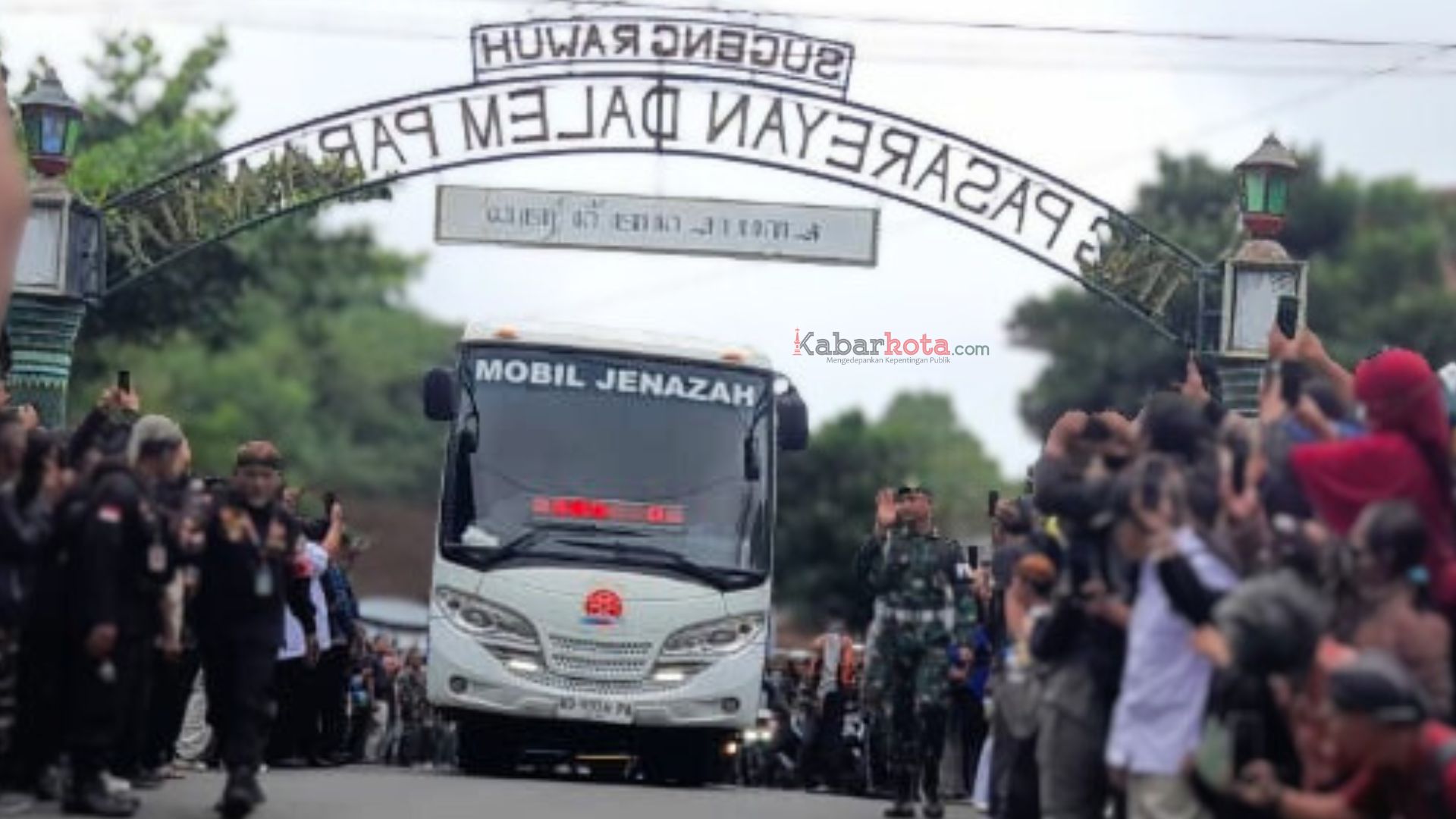 mobil jenazah PB XIII