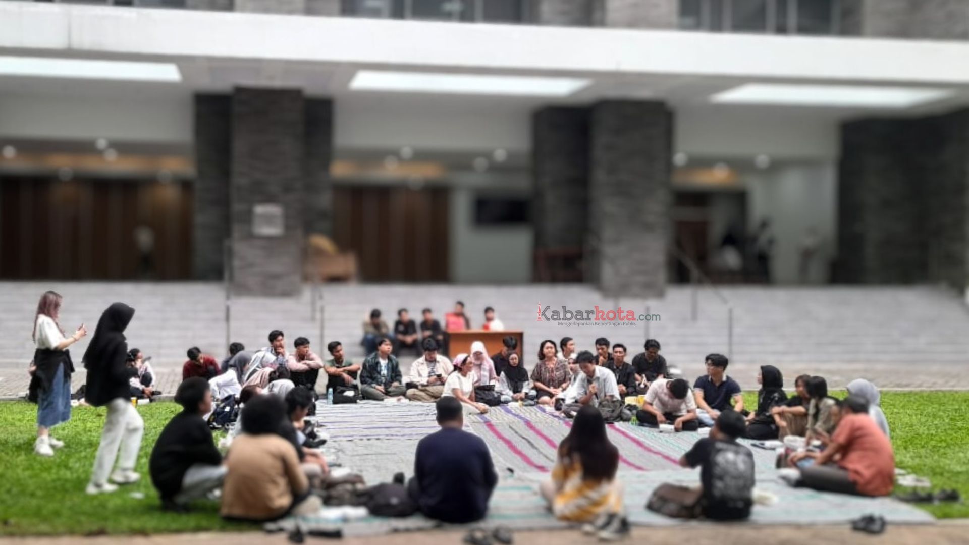 tolak gelar pahlawan nasional soeharto