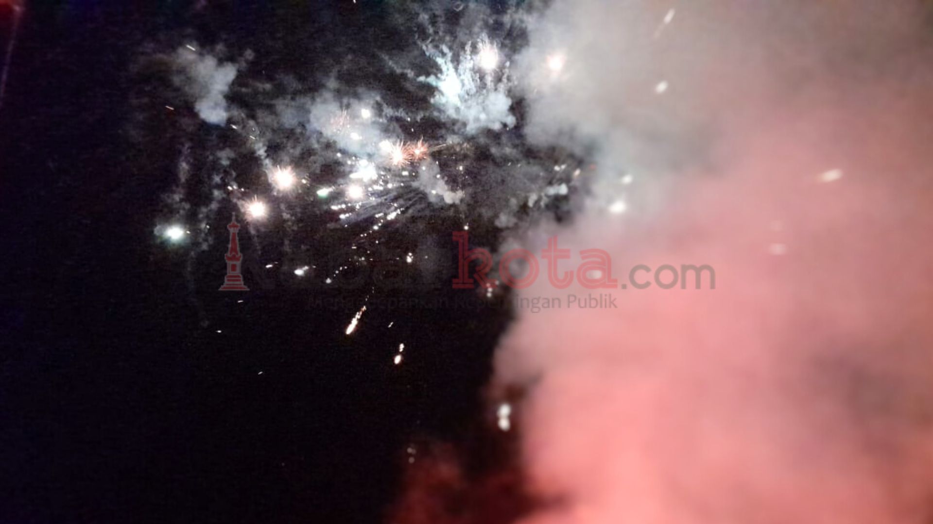 Desain tanpa judul - 2025-12-31T162932.485 kembang api